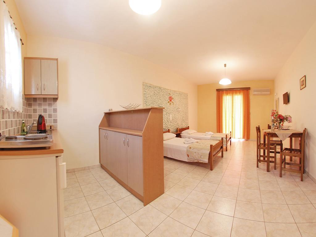 Emilia Apartments Trapezaki  Rum bild