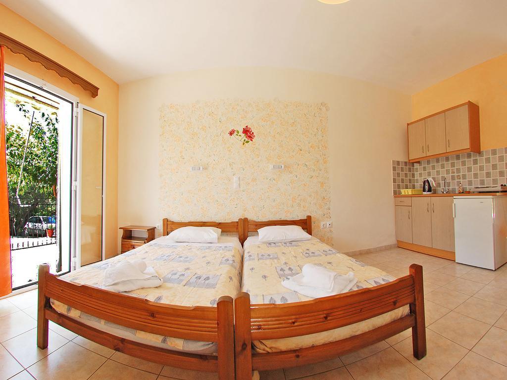 Emilia Apartments Trapezaki  Rum bild