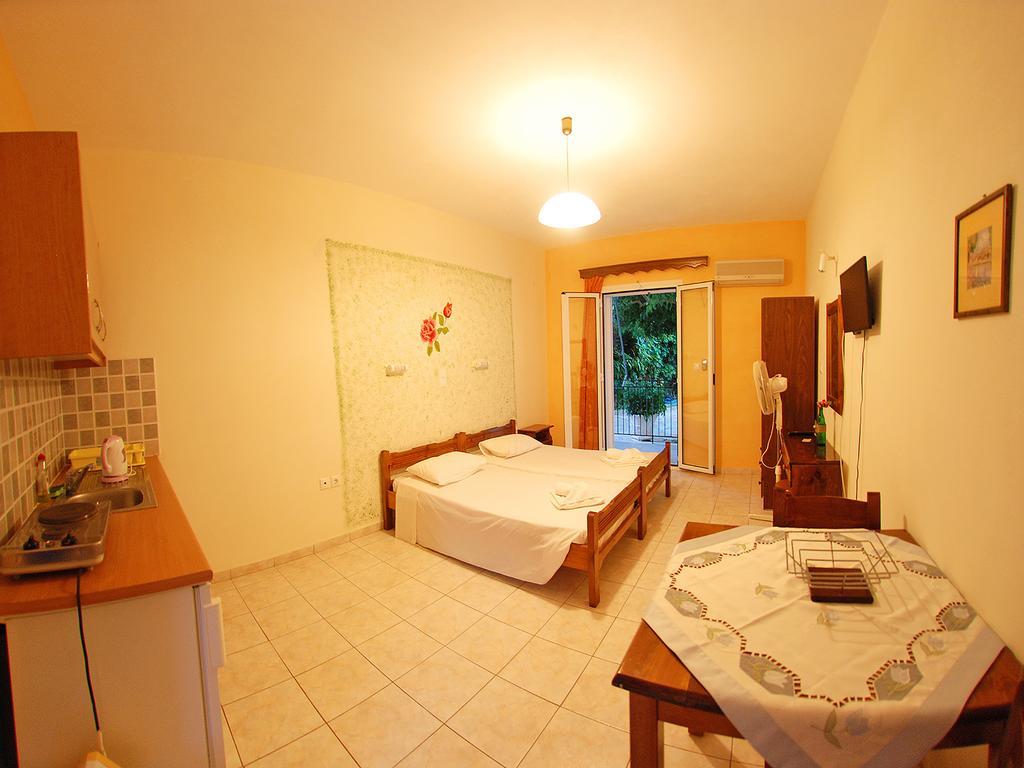 Emilia Apartments Trapezaki  Rum bild
