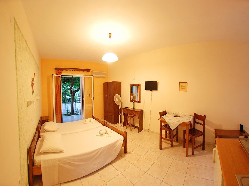 Emilia Apartments Trapezaki  Rum bild