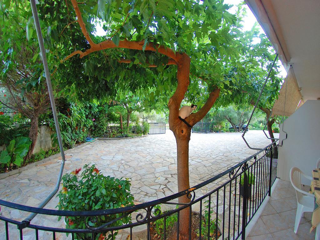 Emilia Apartments Trapezaki  Rum bild